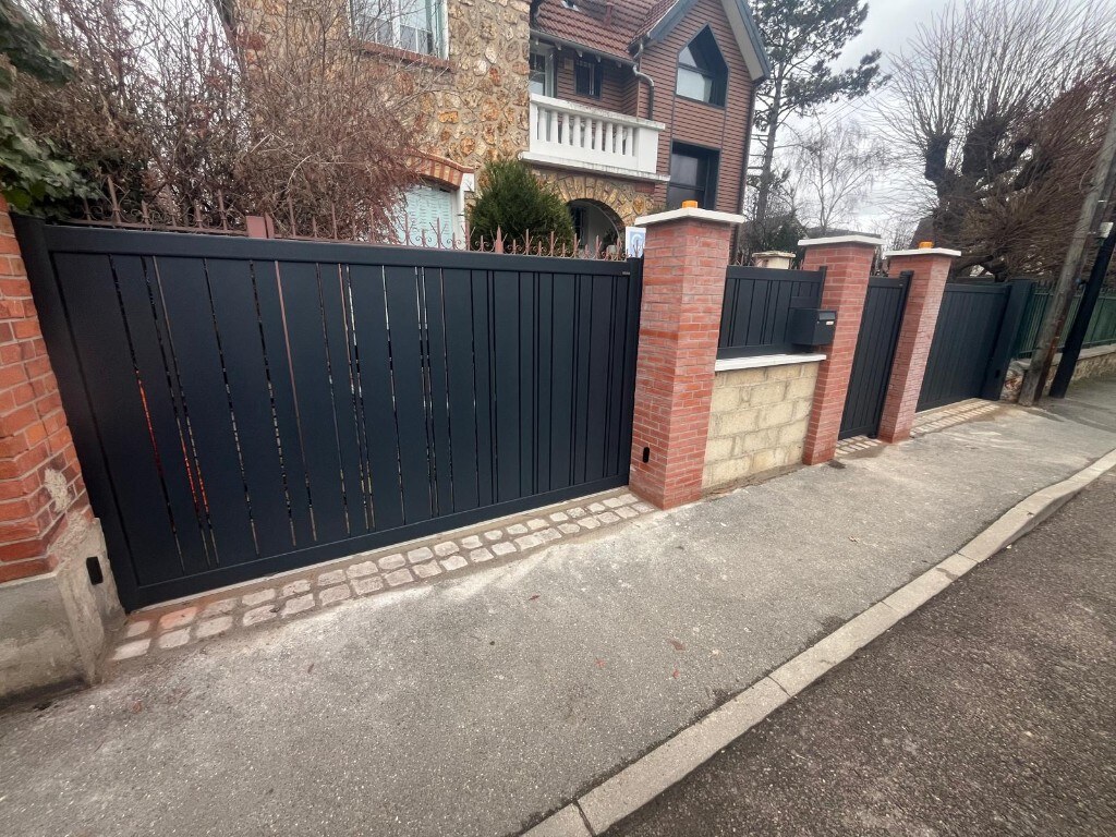 Portail coulissant aluminium