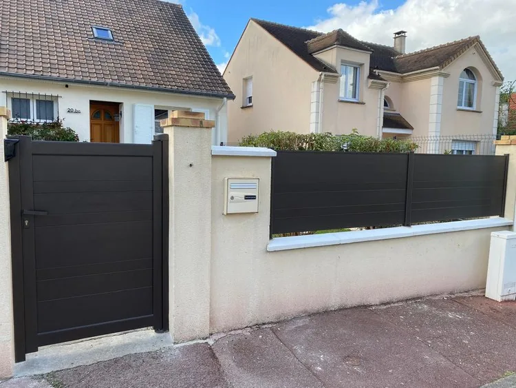 Réalisation aux Clayes-sous-Bois : Portail, Pergola B200 et Porte de Garage avec Domotique Somfy — photo 5